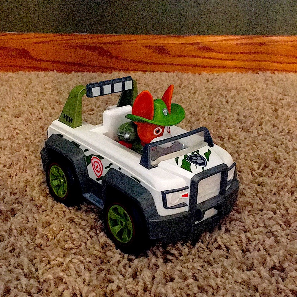 Tracker vehicle and pup